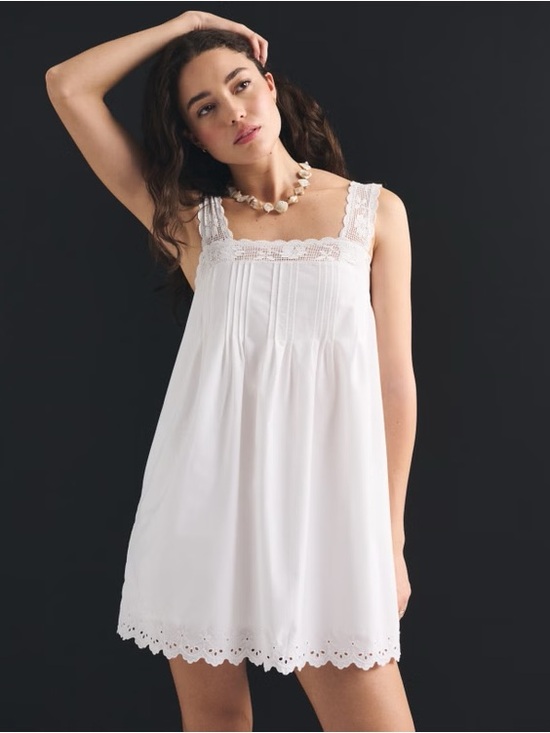 Abercrombie & Fitch Dresses & Skirts - BNWT Abercrombie lace trim dress